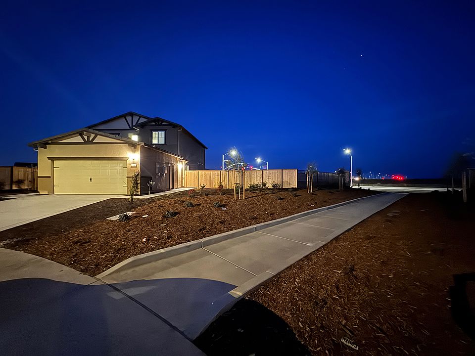 No neighbor right next to unit so extra privacy.