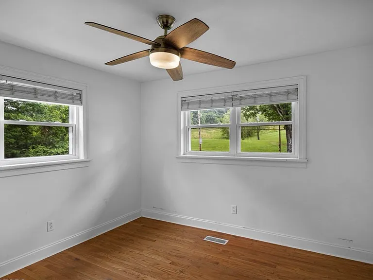 4908 Lonas Dr — Photo 32