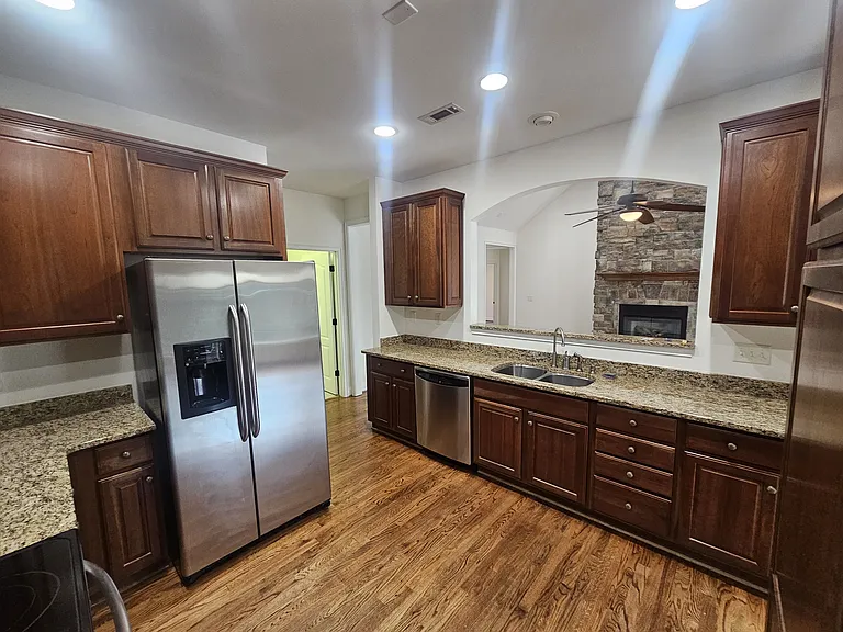 212 Medford Dr — Photo 15