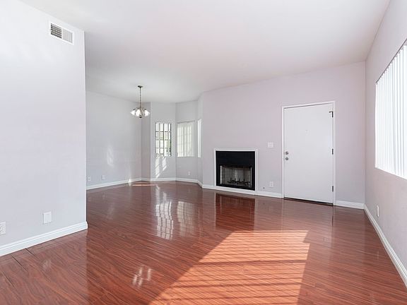 4th image of 1527 Palm Ave #A