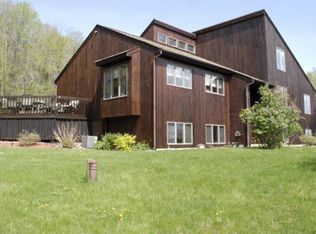 13 Oxford Rd, Pleasant Valley, NY 12569