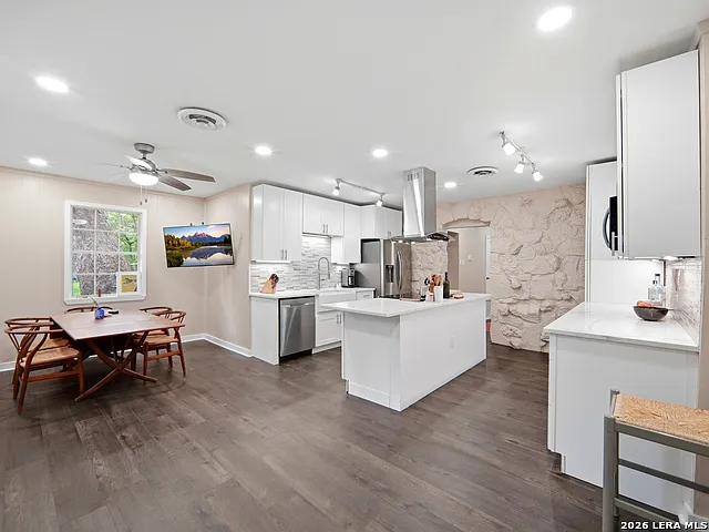 19214 Grey Forest Dr — Photo 14