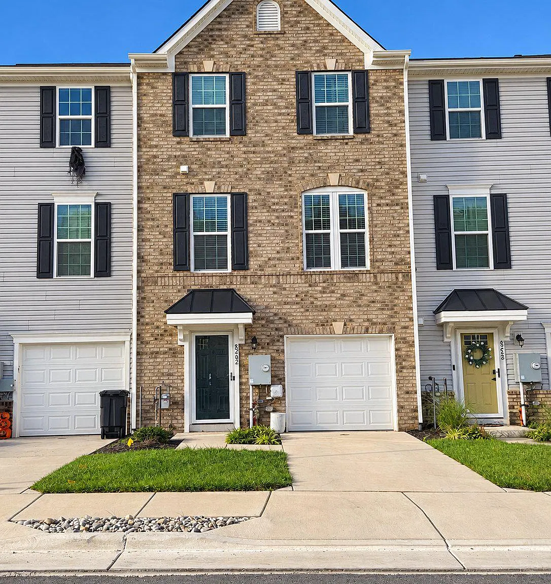4 bed, 2.5 bath, 2560 sqft, $3,600 — Photo 1
