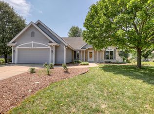 W265N2197 Sawgrass Ln, Pewaukee, WI 53072