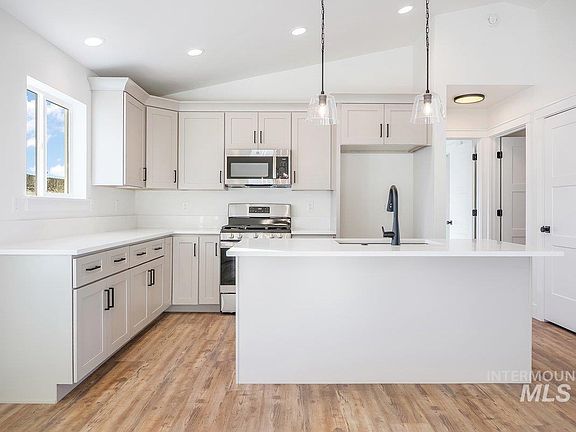 4th image of 917 E 23rd Avenue Block Lot 16-4