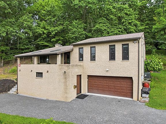 3rd image of 678 Smith Ln