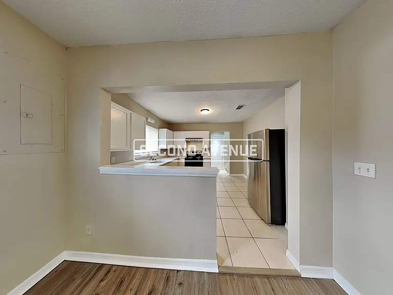 1740 N Myrtle Ave — Photo 5