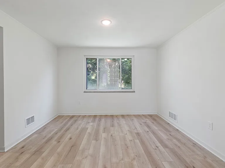 1900 Curranhill Ave — Photo 6