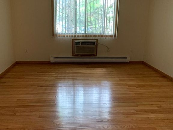 2nd image of 918-920 Gould St #918-03