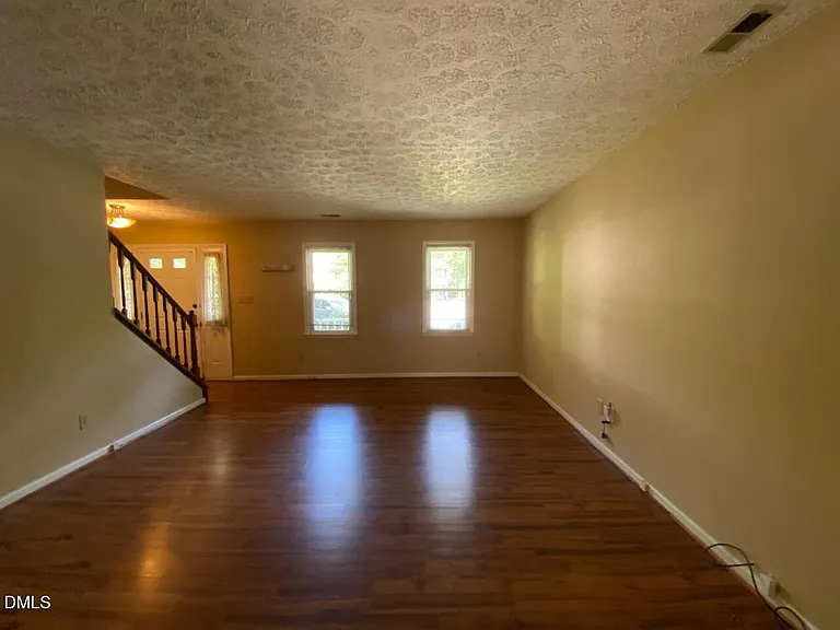 111 Westwind Ct — Photo 4