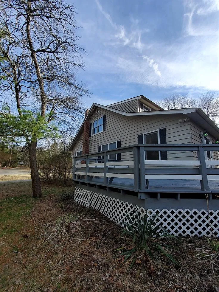 199 White — Photo 2