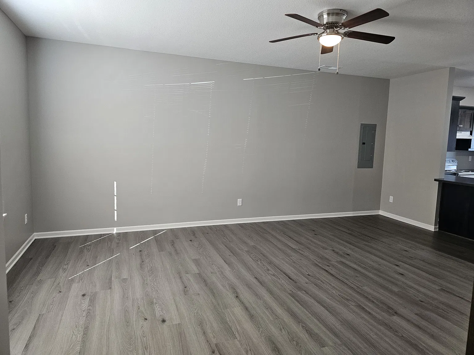 3 bed, 1.5 bath, 1450 sqft, $1,450 — Photo 3
