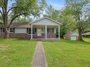 1130 W Webster St, Benton, IL 62812