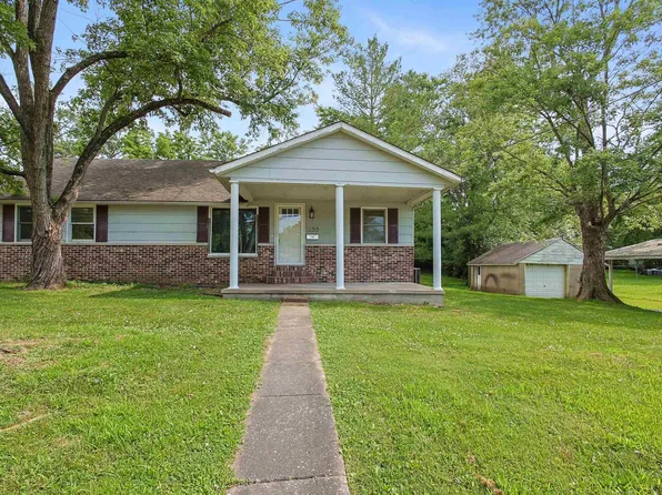 1130 W Webster St, Benton, IL 62812