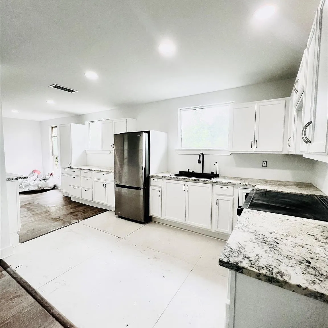 4 bed, 2.0 bath, 1378 sqft, $3,400 — Photo 2