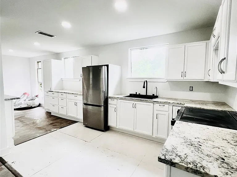 1713 Winter St — Photo 2
