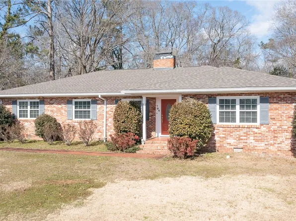 704 N 18th St, Lanett, AL 36863