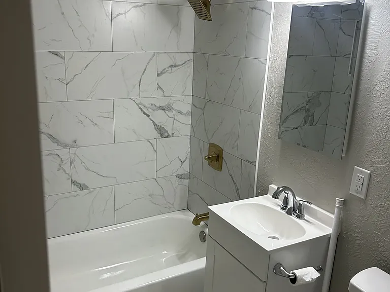 2033 S Forest Ave — Photo 8