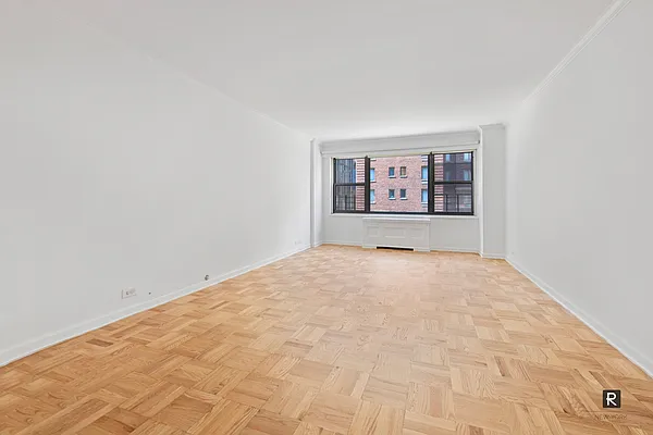 Rented by R New York | media 18