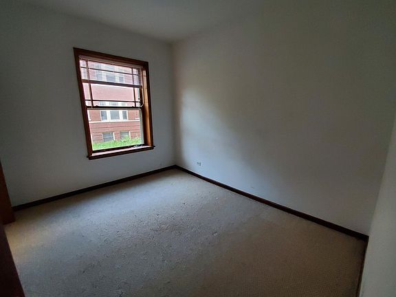 3rd image of 4349 N Kenmore Ave #1