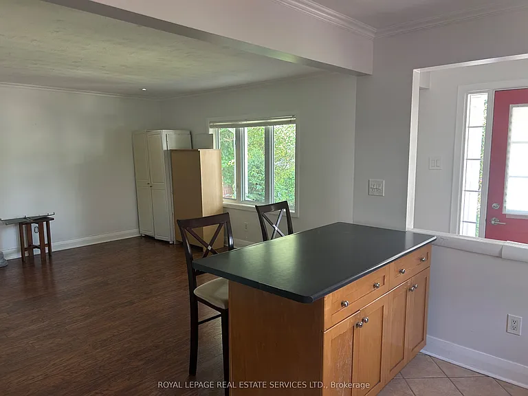 132 Elmwood Rd #MAIN FLOOR — Photo 5
