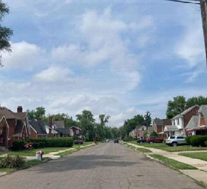 Exterior Neighborhood (street photo)
