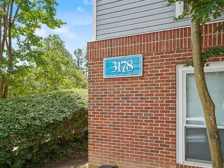 3178 Summit Square Dr #D2 — Photo 1