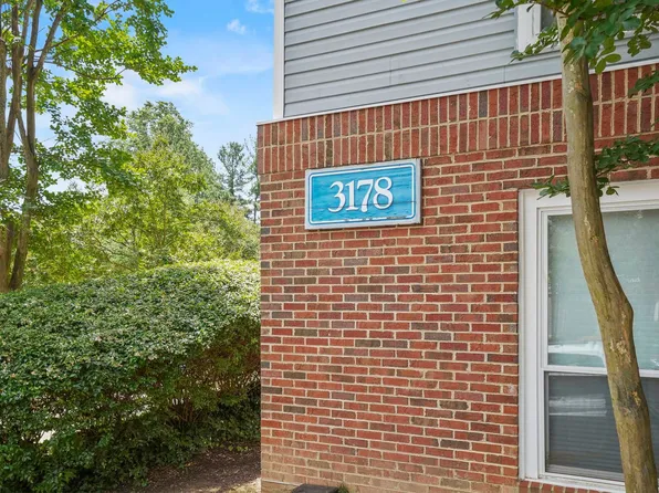 3178 Summit Square Dr, Oakton, VA