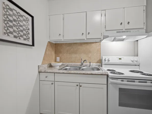 1 Bedroom/ 1 Bath apartment in the heart of Durham., 720 N Gregson St APT 3, Durham, NC 27701