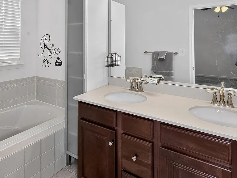5363 S Center Dr — Photo 22