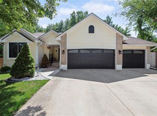 1311 SE Eastridge Cir, Blue Springs, MO 64014