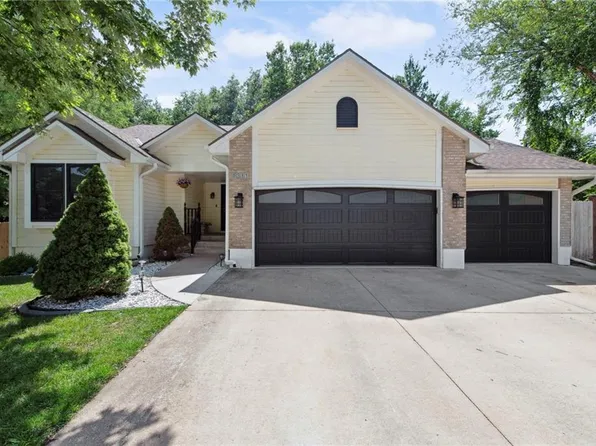 1311 SE Eastridge Cir, Blue Springs, MO 64014