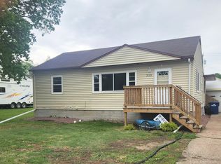 313 W 10th Ave, Mitchell, SD 57301