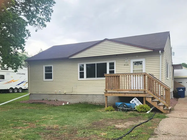 313 W 10th Ave, Mitchell, SD 57301