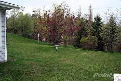 4th image of 10 Davis Dr