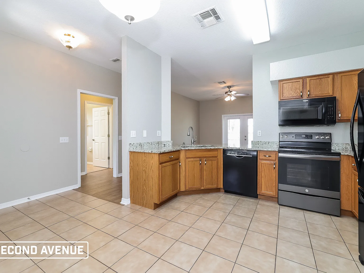 3 bed, 2.0 bath, 1296 sqft, $1,818 — Photo 2