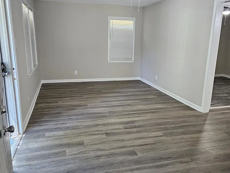 4746 Hodge Rd — Photo 2