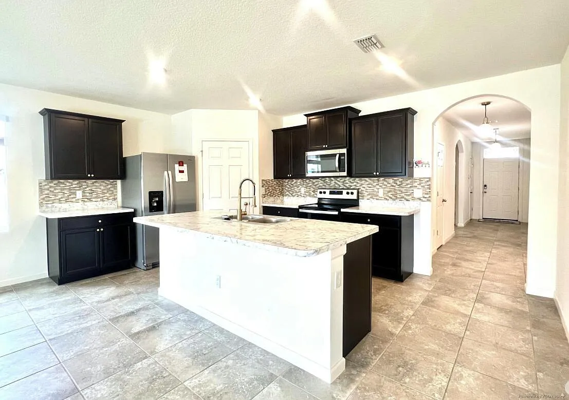 4 bed, 2.0 bath, 2000 sqft, $2,900 — Photo 4