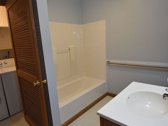 2nd image of 322 W Staat St