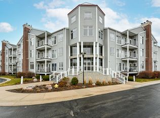 35 Harborview Dr APT 112, Racine, WI 53403