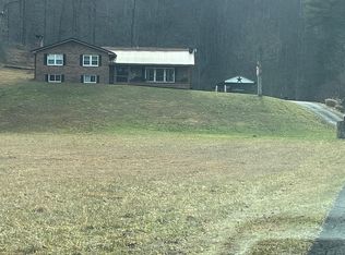1703 Coal River Rd, Glen Daniel, WV 25844