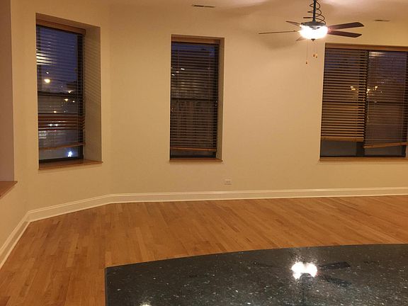 3rd image of 958 N Leavitt St #2F
