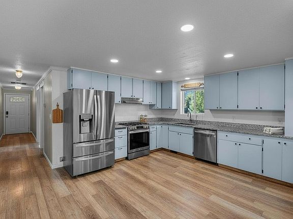 3rd image of 3890 NW 25th St