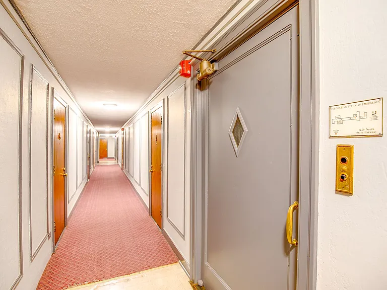 Canterbury Court Apartments — Photo 19