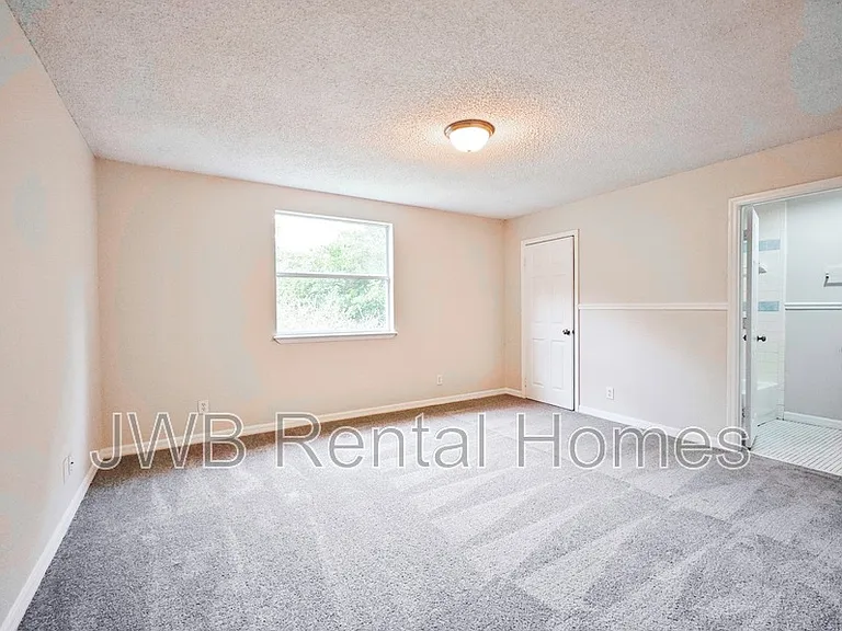 3375 Aldridge Rd E — Photo 8