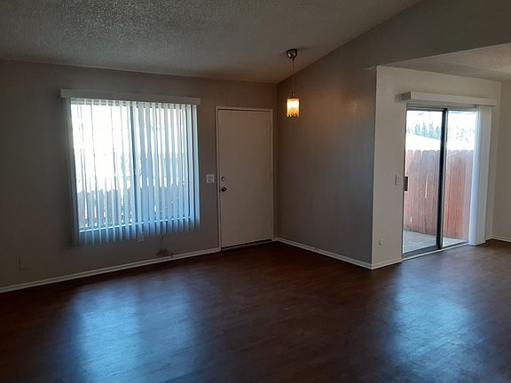 3rd image of 506 S Orange Ave