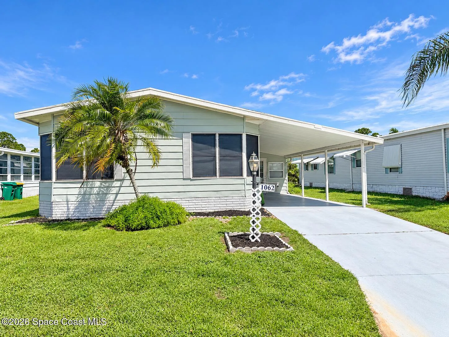 2 bed, 2.0 bath, 1584 sqft, $1,750 — Photo 2