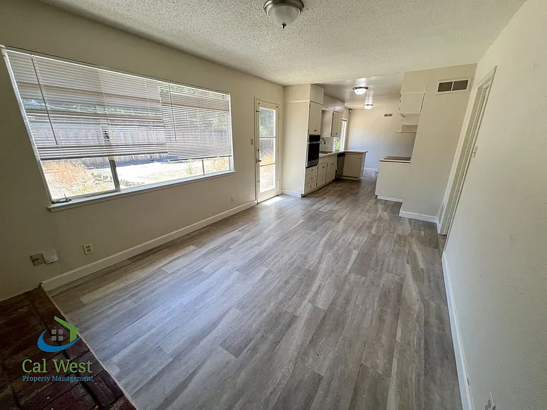 10600 E Estates Dr — Photo 16