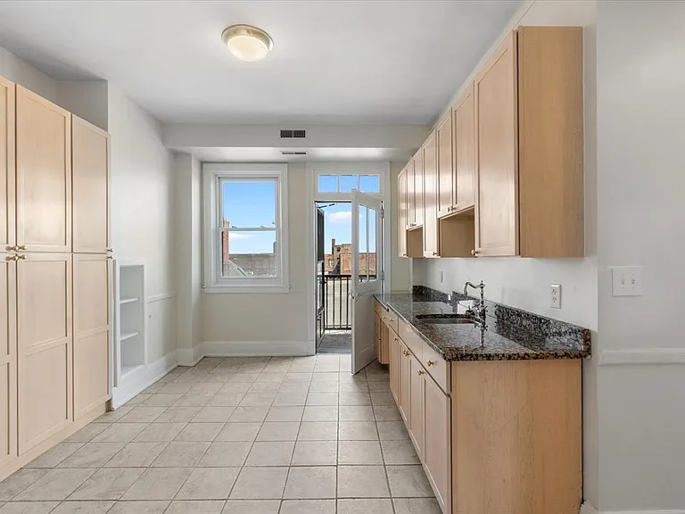 2900 E Jefferson Ave #C3 — Photo 8