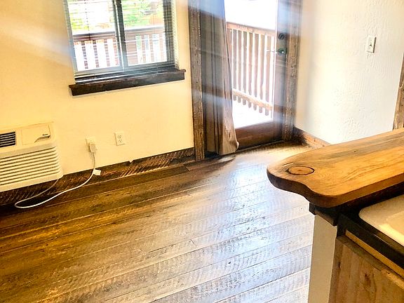 5th image of 437 Highton St #2B